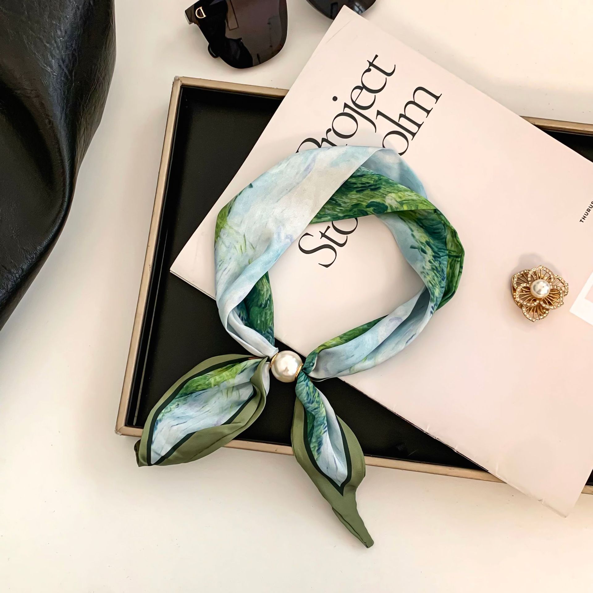 Cashew Flower Silk Scarf Effor - Pearl Trim Chain avaliação e preço